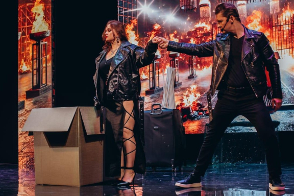 &SHcy;&ocy;&ucy; &icy;&lcy;&lcy;&yucy;&zcy;&icy;&icy; XXI &vcy;&iecy;&kcy;&acy;