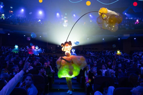 ЁЛКА ТЕЛЕКАНАЛА МУЛЬТ. КОЛЕСО ЧУДЕС