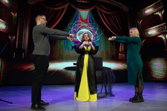 &SHcy;&ocy;&ucy; &icy;&lcy;&lcy;&yucy;&zcy;&icy;&icy; XXI &vcy;&iecy;&kcy;&acy;